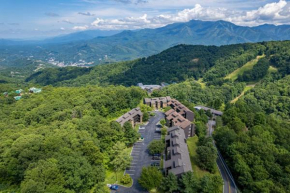 High Chalet Condo Overlooking Gatlinburg Resort Pool Next To Ski Resort & Ski Mountain Coaster